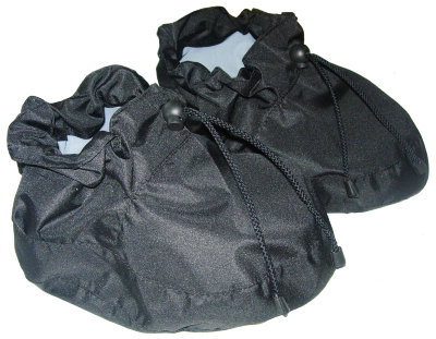 Защитные пинетки-бахилы для обуви малыша черные Katinka В осенне-зимний период обеспечивают защиту от мокрой и грязной обуви малыша