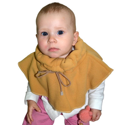 Теплая манишка для малыша горчичная Katinka Эффективно утепляет горлышко и грудь малыша, защитит грудь, шею и плечи от холода и ветра.