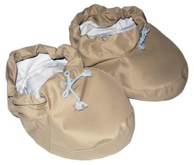 Захисні пінетки-бахіли для взуття малюка бежеві Katinka Забезпечують захист мами від запиленого, мокрого і брудного взуття малюка