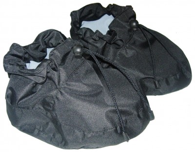 Захисні пінетки-бахіли для взуття малюка чорні Katinka Забезпечують захист мами від запиленого, мокрого і брудного взуття малюка
