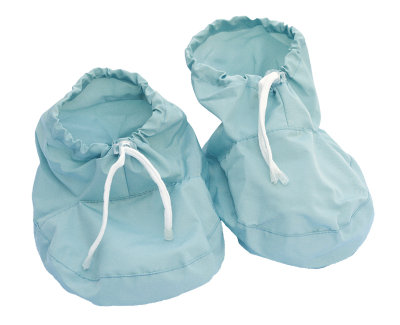 Защитные пинетки-бахилы для обуви малыша светло-голубые Katinka В осенне-зимний период обеспечивают защиту от мокрой и грязной обуви малыша