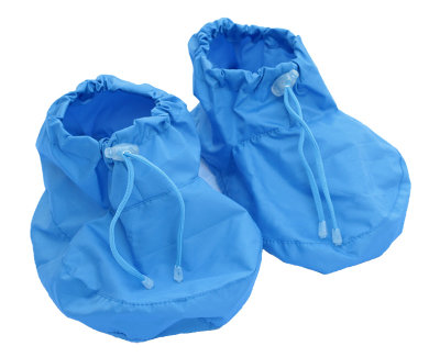 Защитные пинетки-бахилы для обуви малыша голубые Katinka В осенне-зимний период обеспечивают защиту от мокрой и грязной обуви малыша